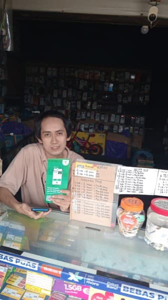 Mitra Bisadagang di tokonya (11)