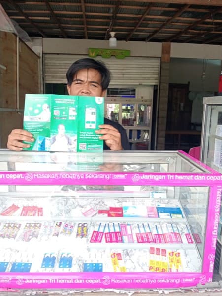 Mitra Bisadagang di tokonya (14)